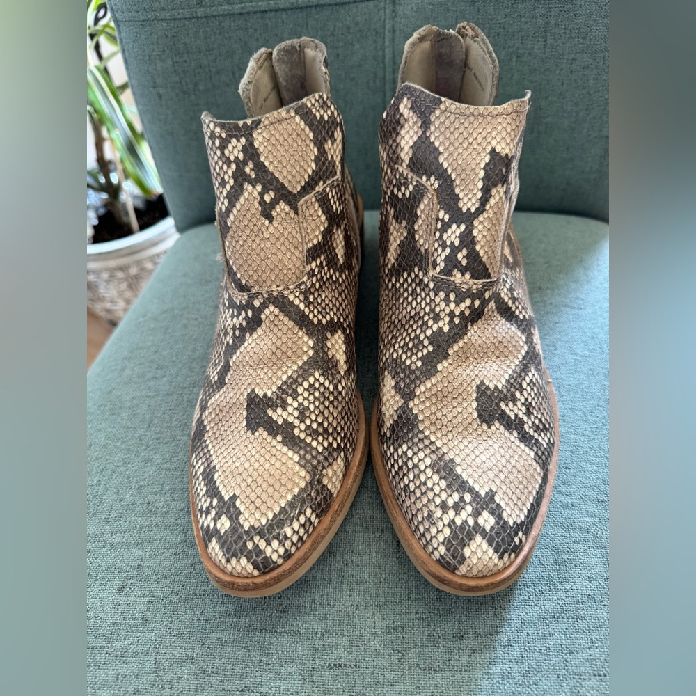 Dolce Vita Python Snake Print Embossed Ankle Booties size 9